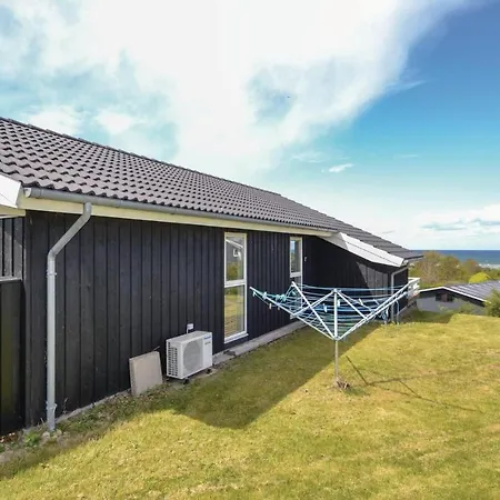 Feriehus 3 Bedroom Cozy In