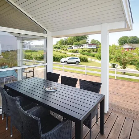 3 Bedroom Cozy In 펜션 Glesborg