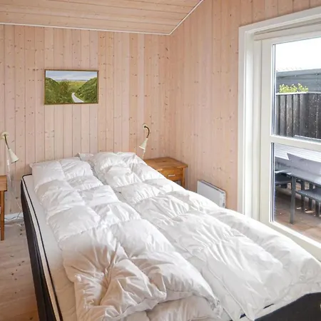 Feriehus 3 Bedroom Cozy In