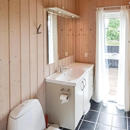 3 Bedroom Cozy In Feriehus